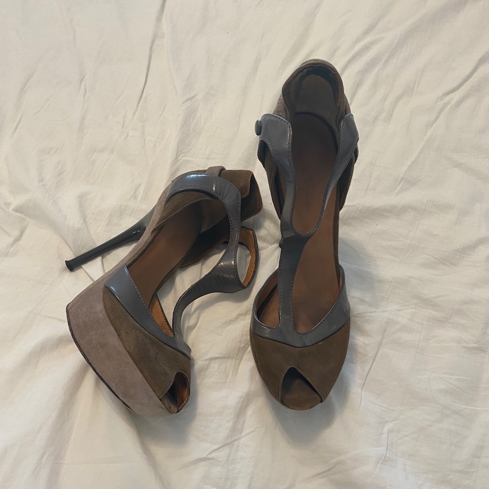 T strap sandal